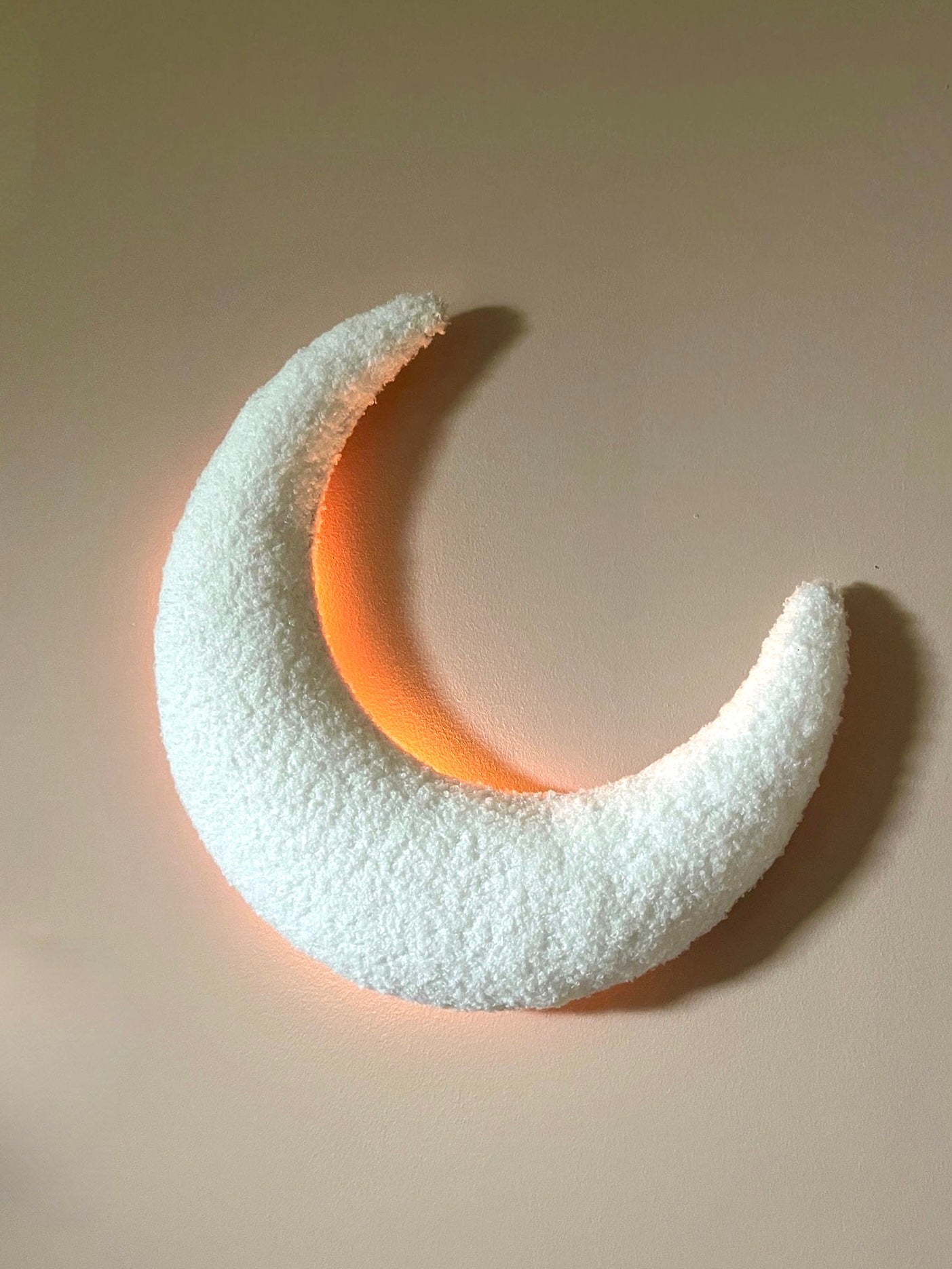 Moon Bouclé - Mondlicht Wanddeko - LumiLights Estd. 2026 - With LED light