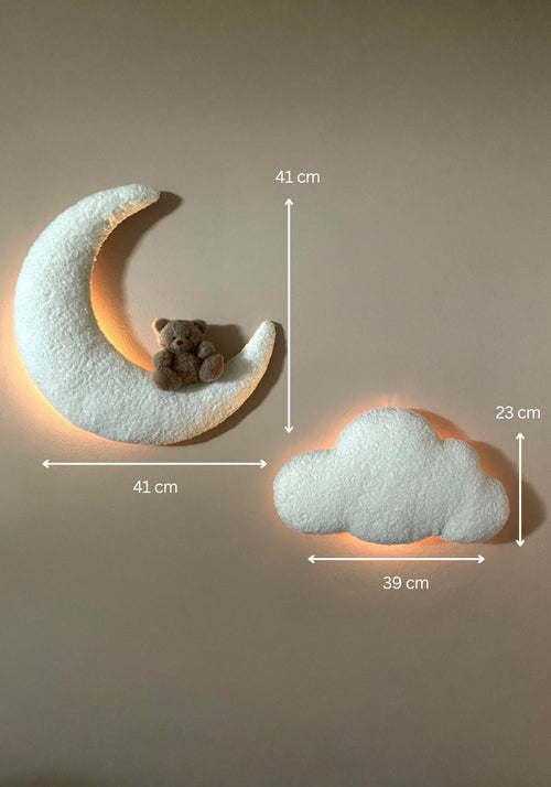 Moonlight Dreams – Bouclé-Mond und Wolke an der Wand, sanft beleuchtet